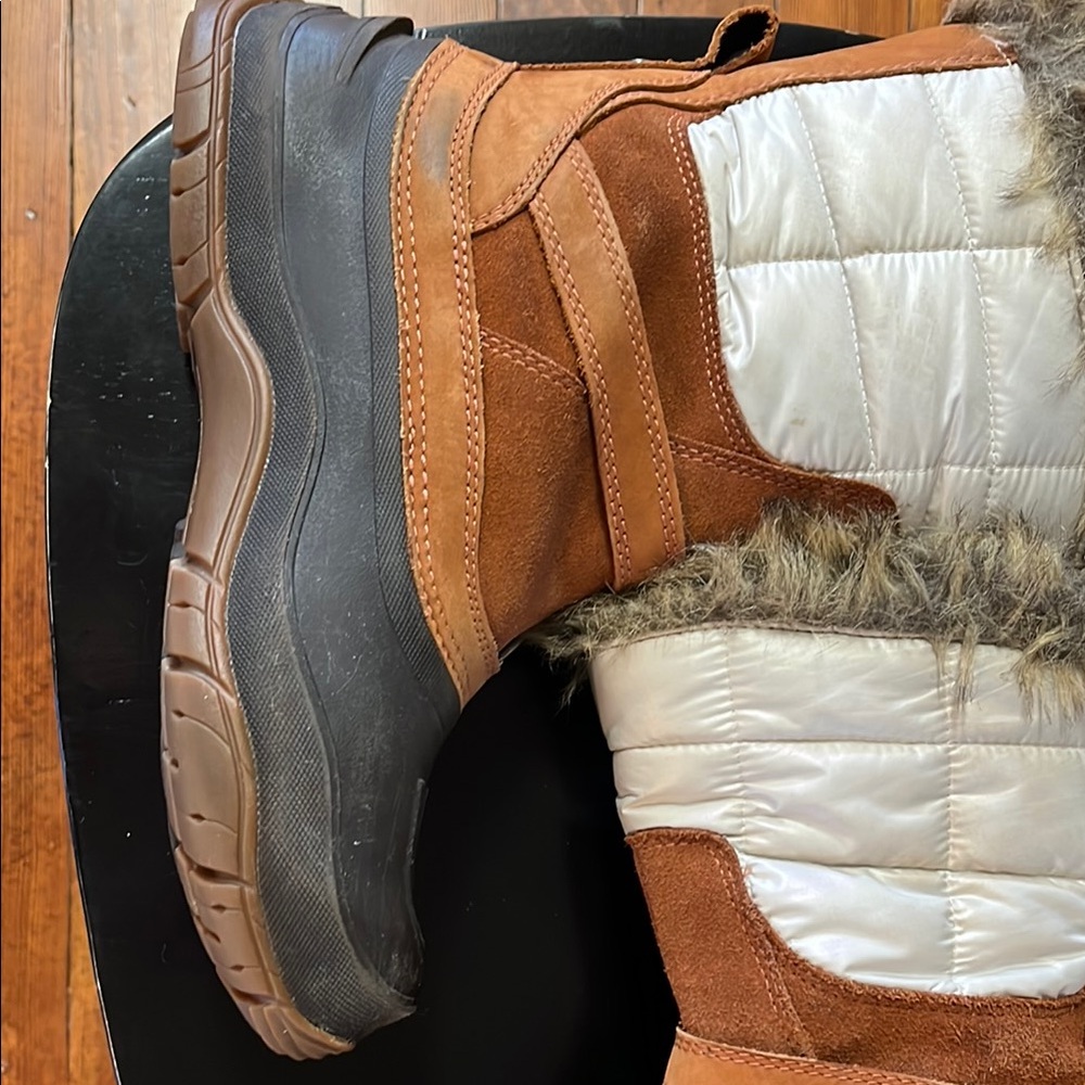 The North Face Tan and White Winter Boots - Picture 6 of 11